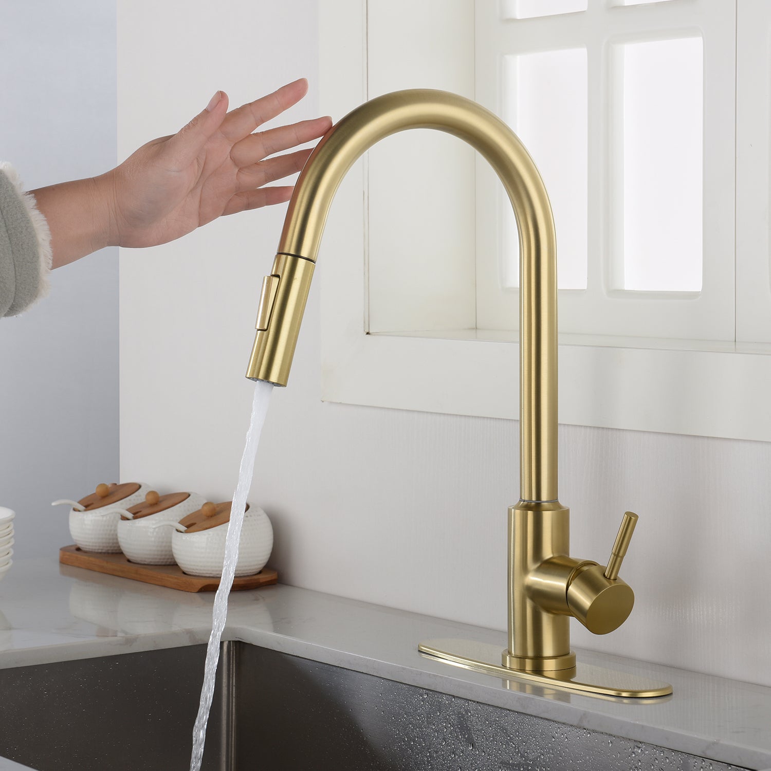 Pull-Down Kitchen Faucet: Touch & Spray