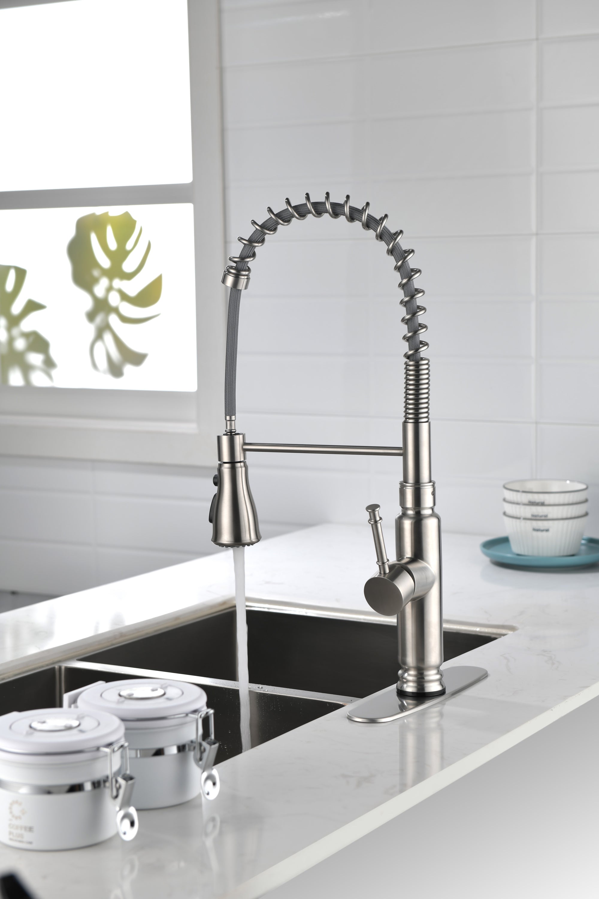 Pull-Down Kitchen Faucet: Touch & Spray