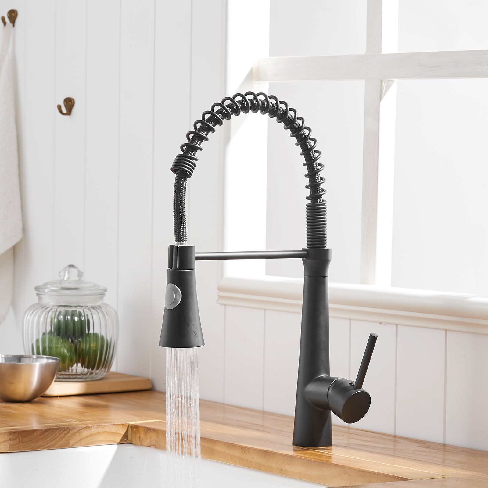 Black Kitchen Faucet: Pull-Down Sprayer