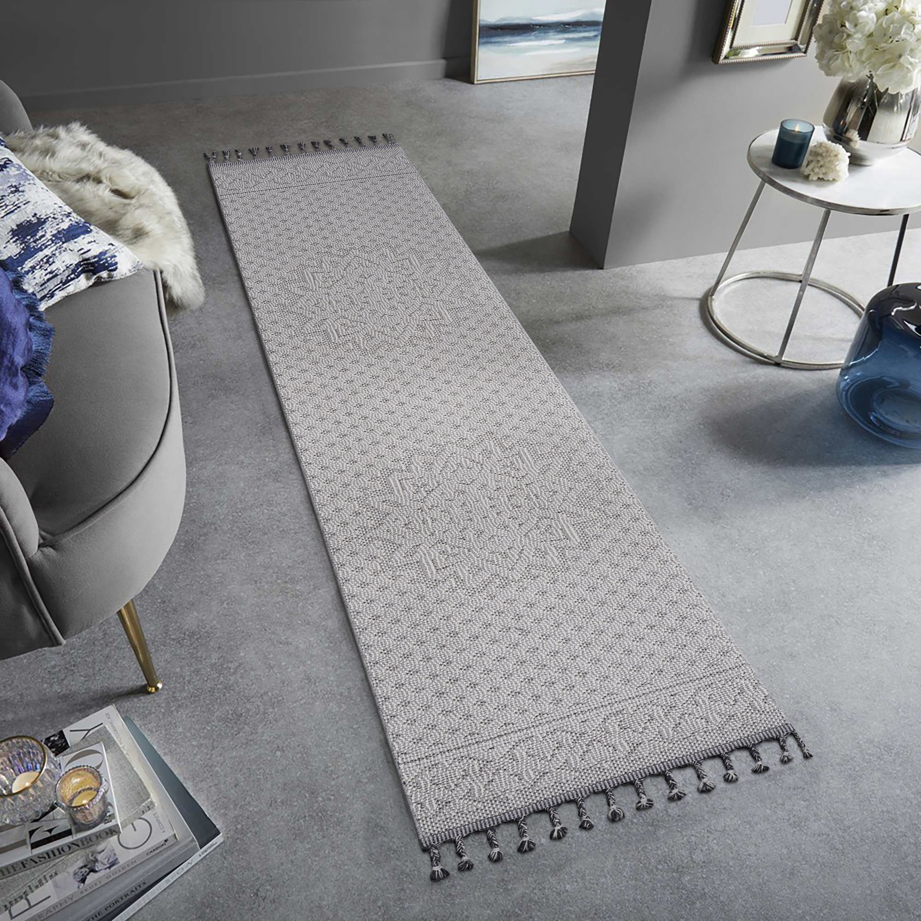 NAAR Guros Rug: 2x8 White/Ivory Medallion