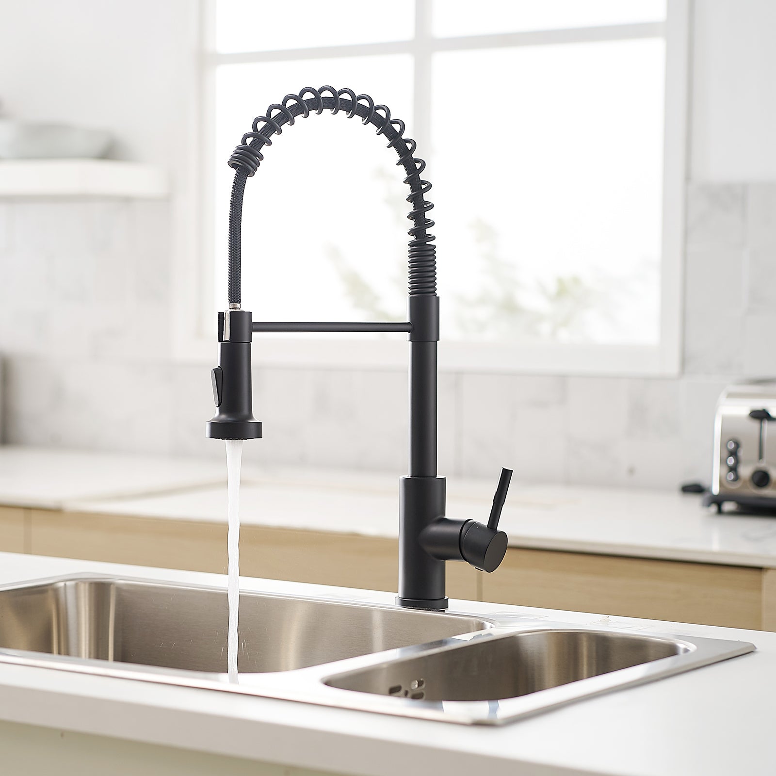 Black Kitchen Faucet w/Pull-Down Sprayer