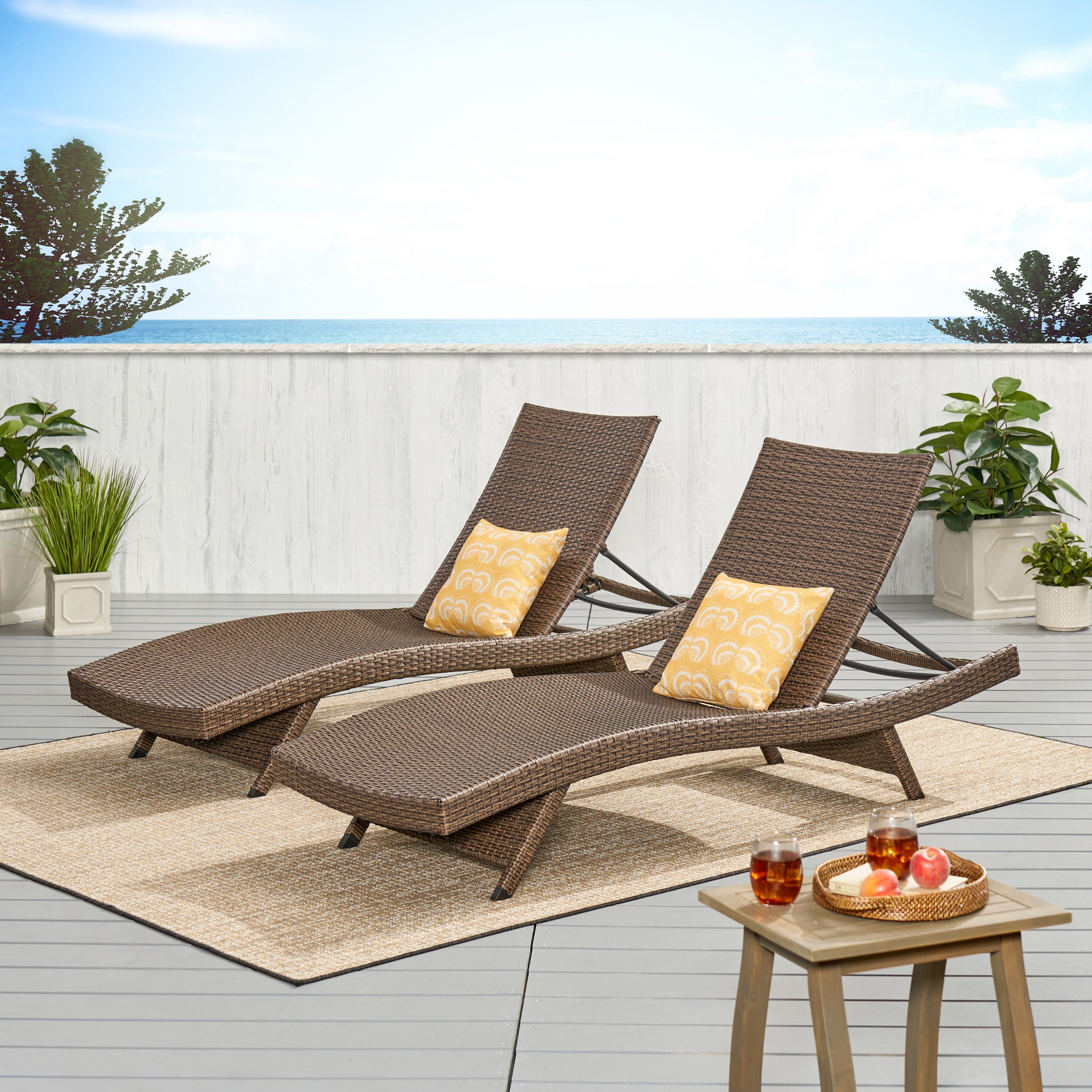 Salem PE Wicker Chaise Lounge: Relax in Style