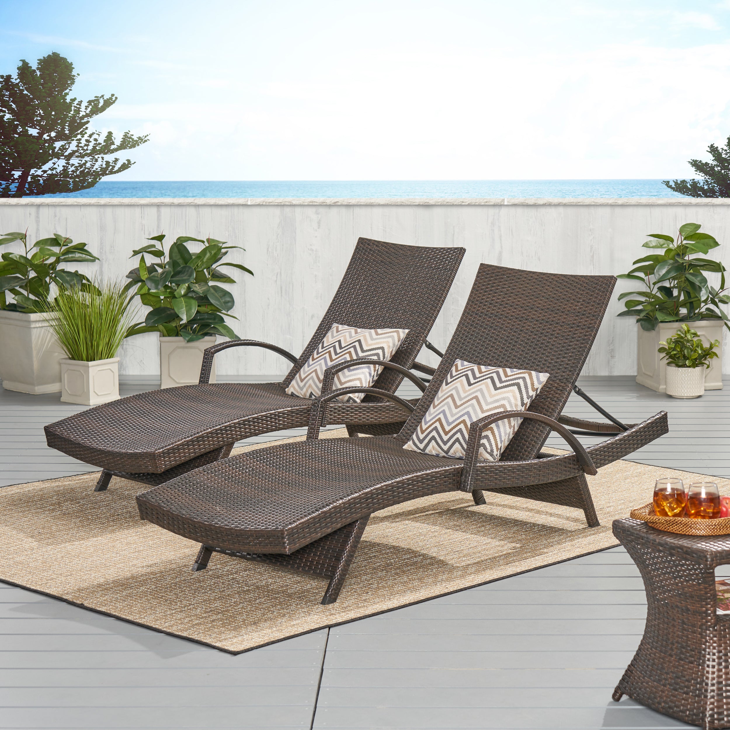 Salem Wicker Chaise Lounge with Arm