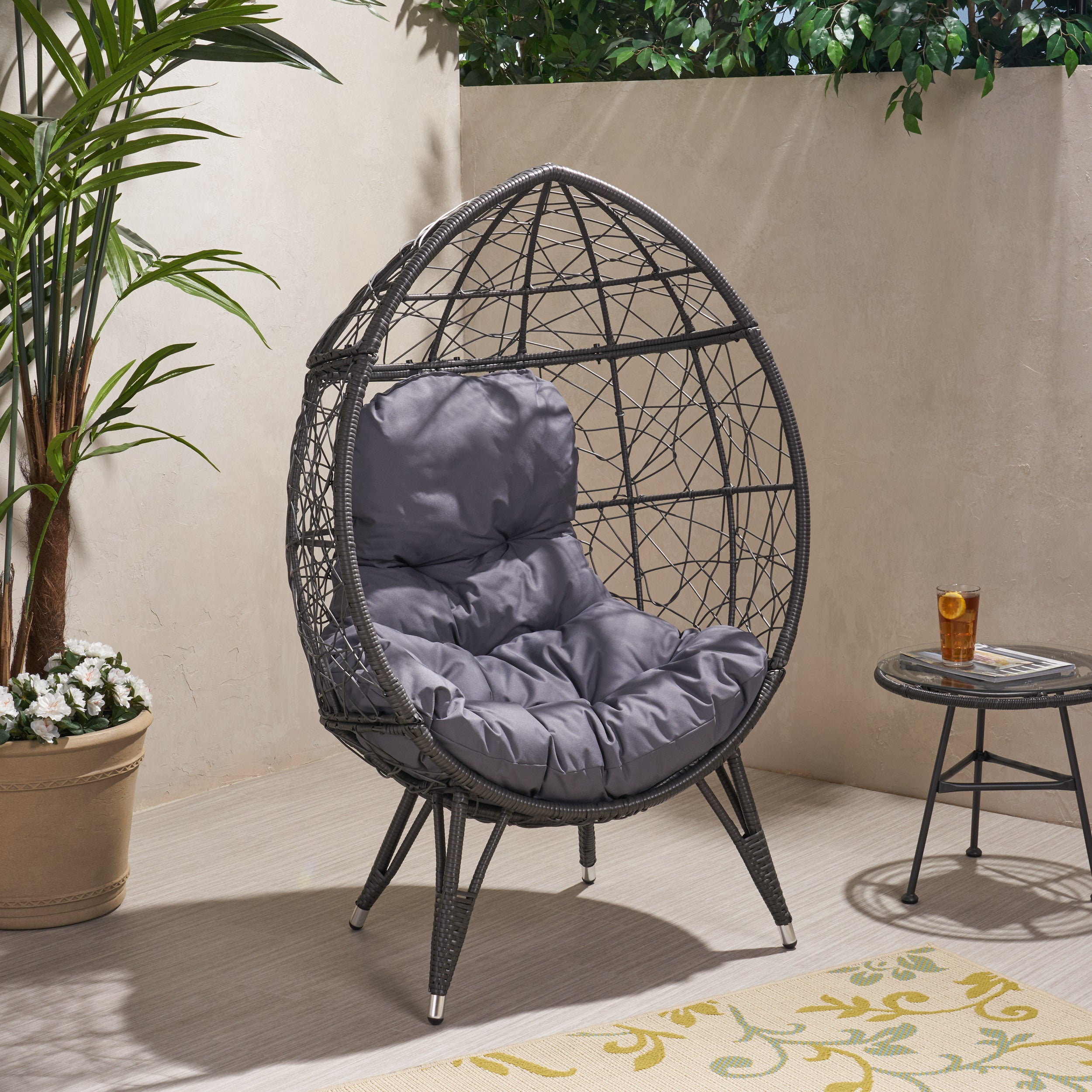 Gianni Teardrop Chair: Modern Design Icon