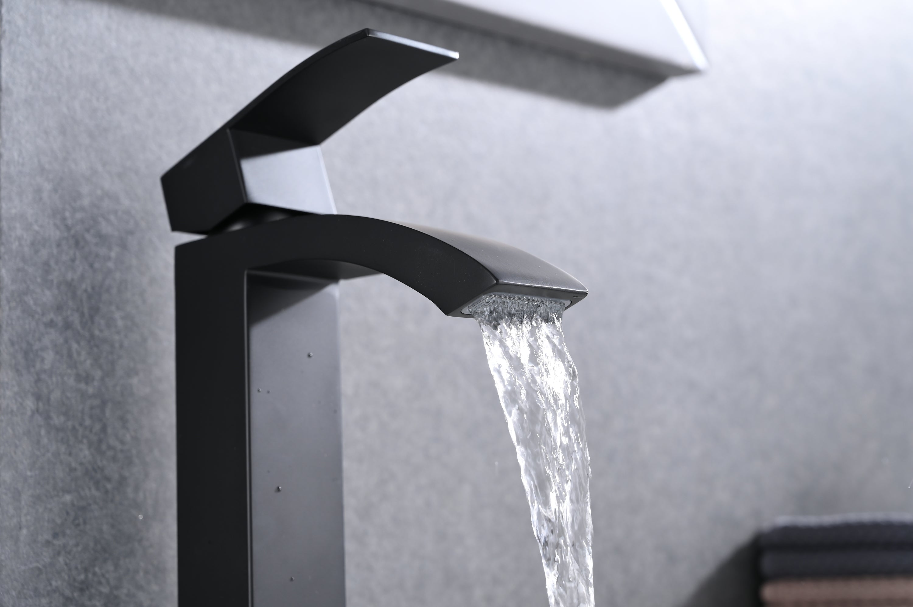 Waterfall Bathroom Sink Faucet: Single Handle