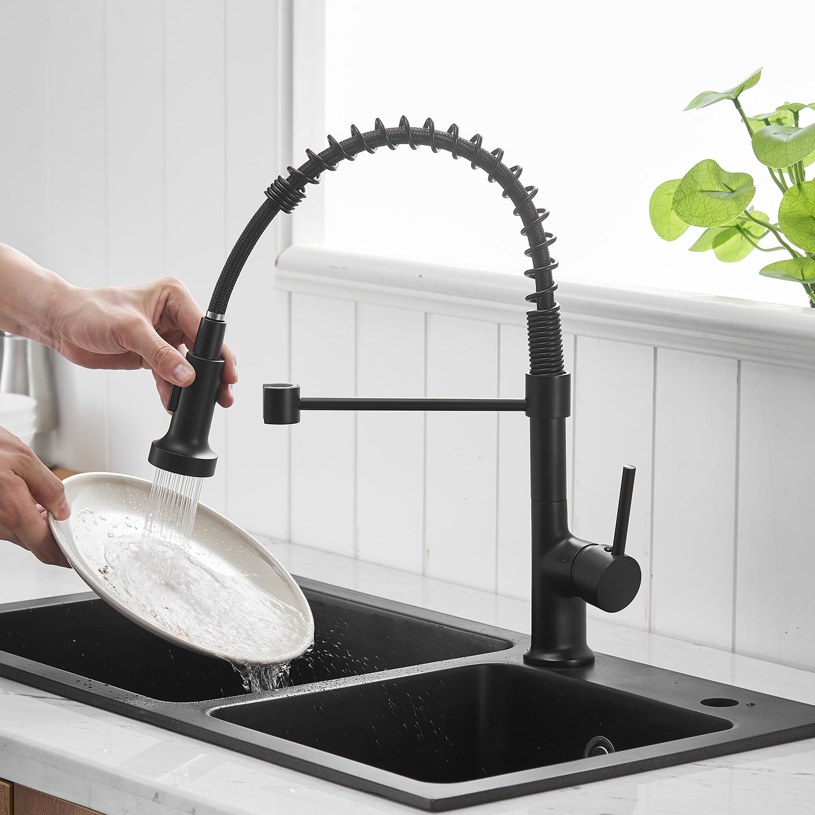 Black Kitchen Faucet: Pull-Down Sprayer, Single Handle