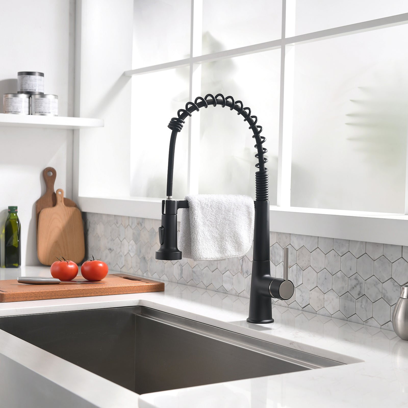 Black Kitchen Faucet: Pull-Down Sprayer