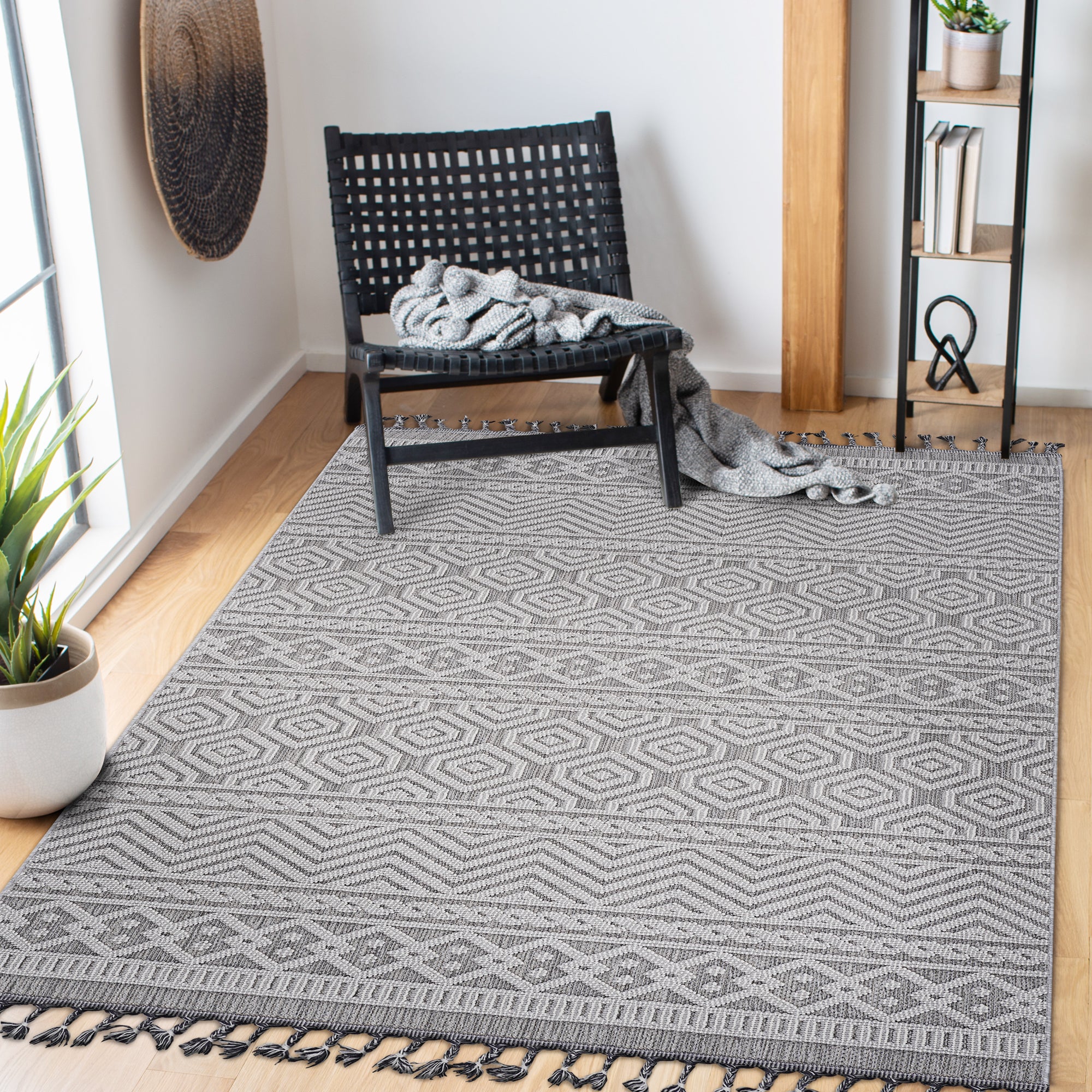 Geometric Area Rug: Grey/White Loom & Luxe 6x9