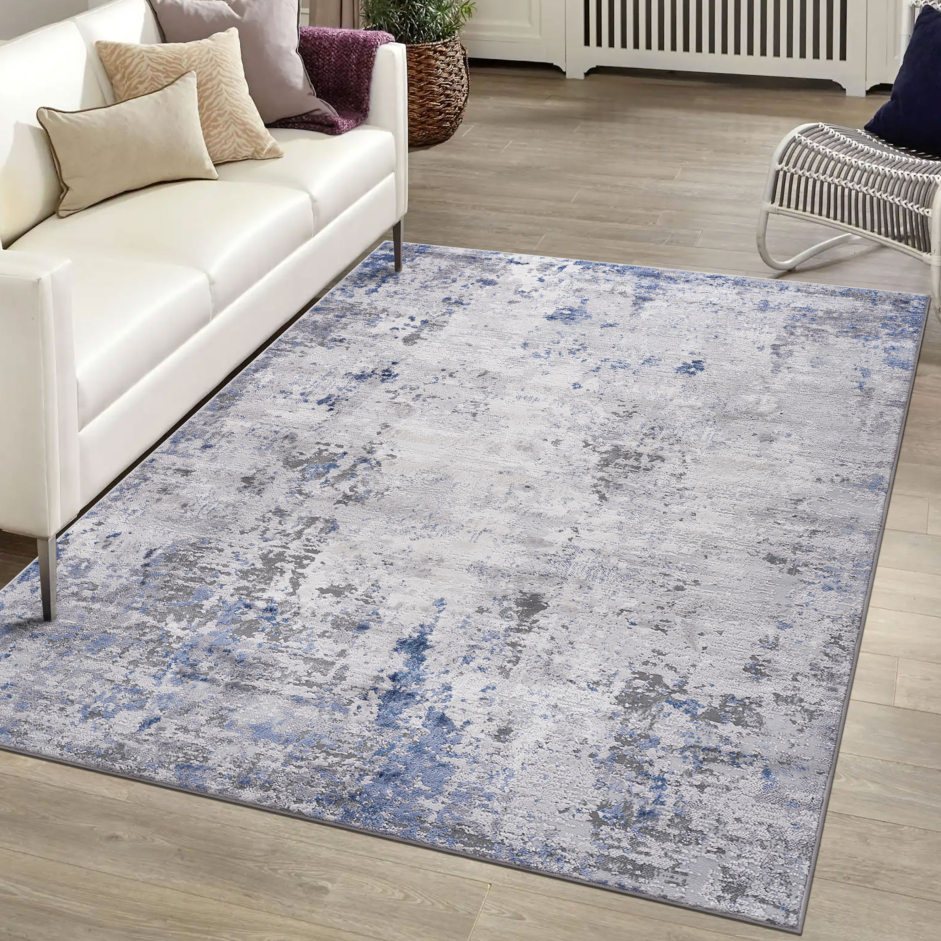 Stylish Area Rug: 5x7 Silver/Blue Abstract