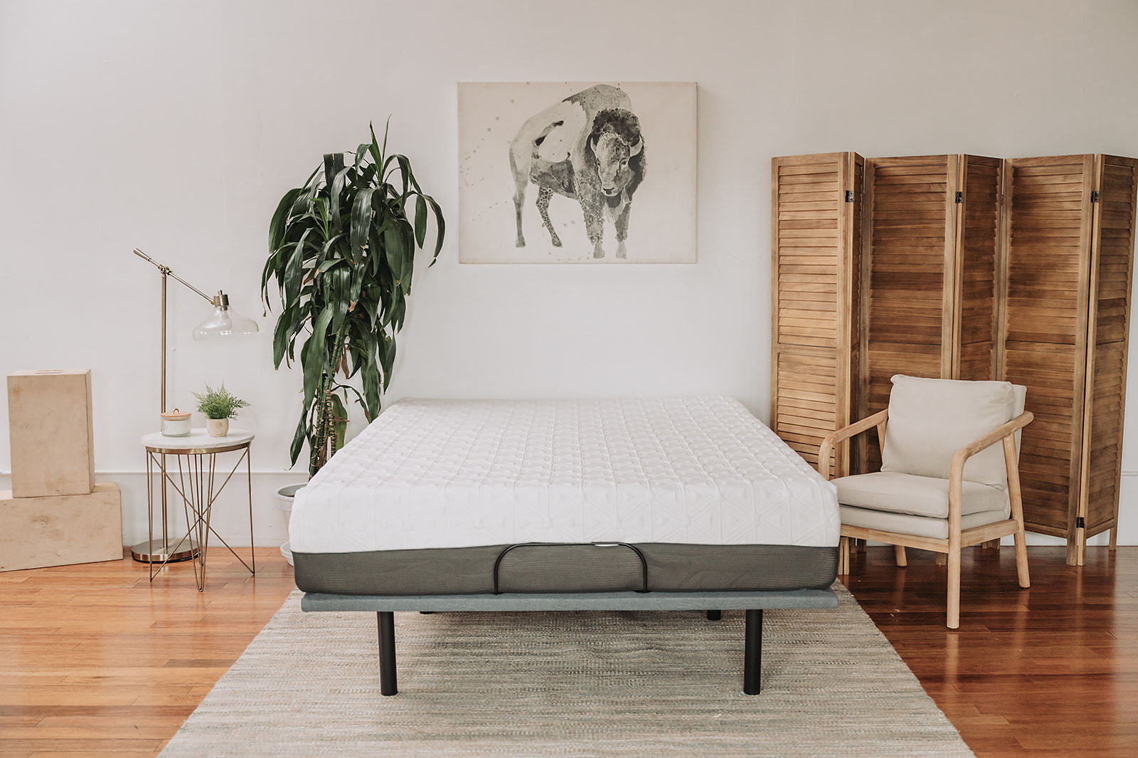 Omne 8" Gel King Mattress: White/Dark Gray