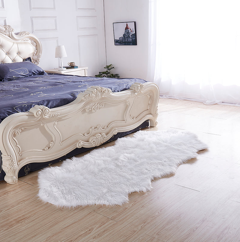 Luxury Faux Fur Sheepskin Rug: Hand-Tufted