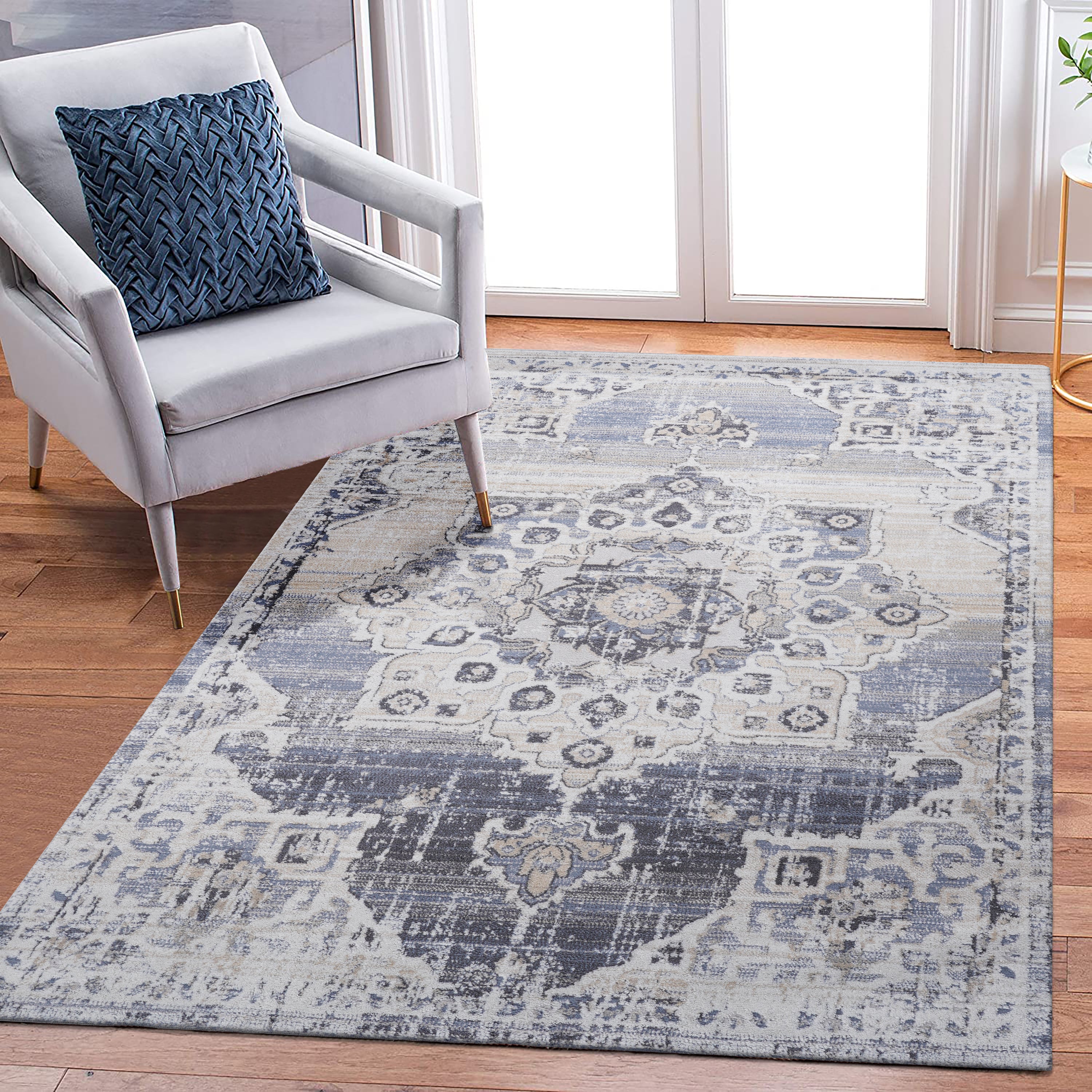 Stylish Area Rug: 5x7 Cream/Blue Medallion
