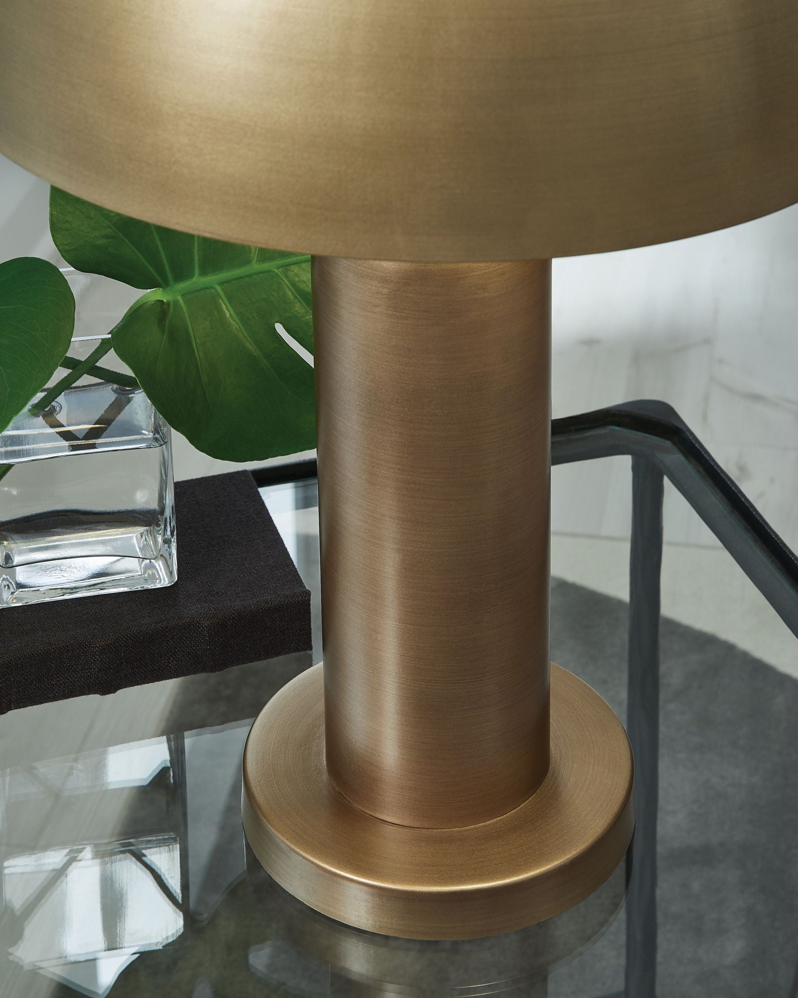 Wendfield - Metal Lamp