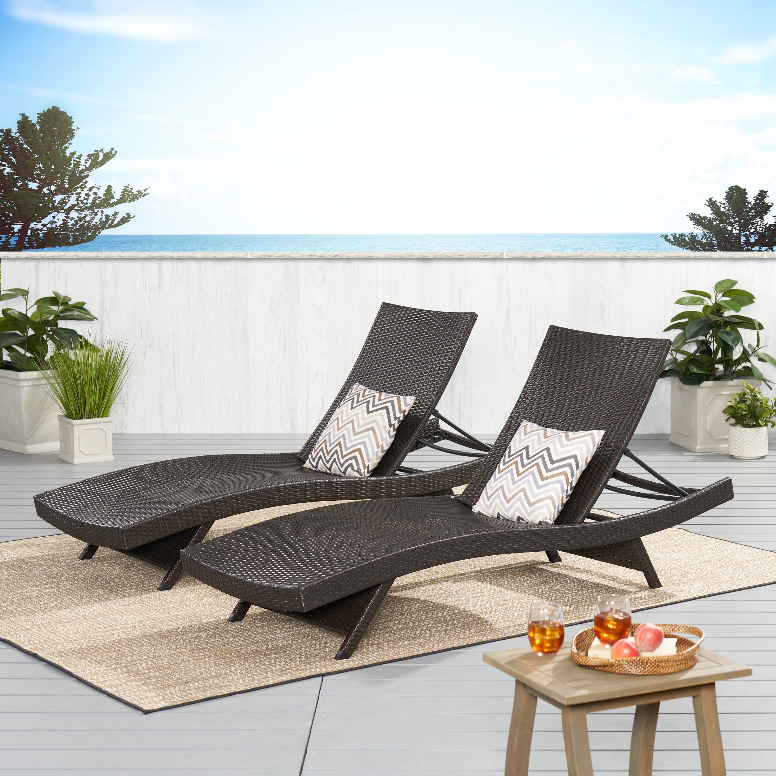 Salem PE Wicker Chaise Lounge: Relax in Style