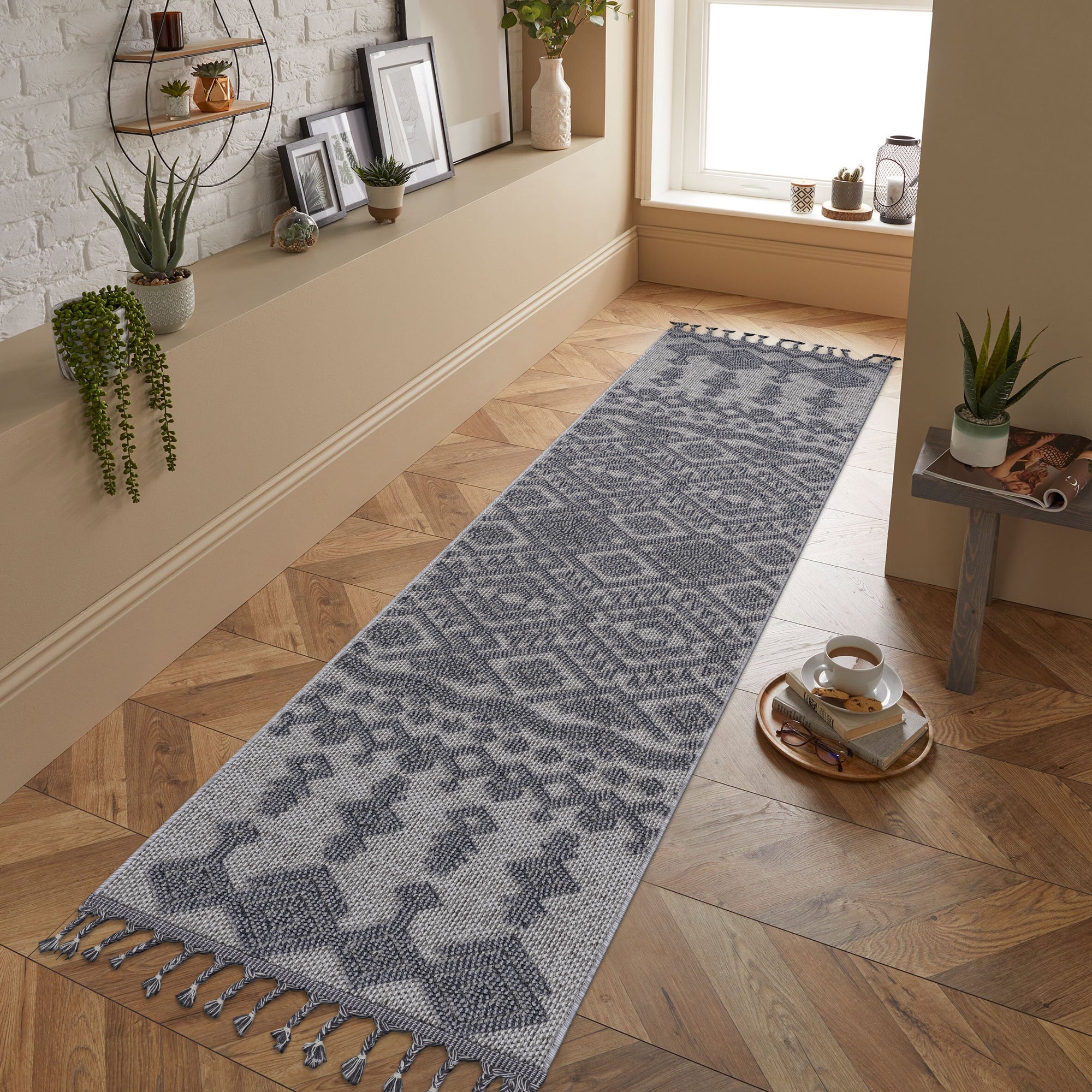LOOM & LUXE 2x8 Rug: White/Gray Traditional