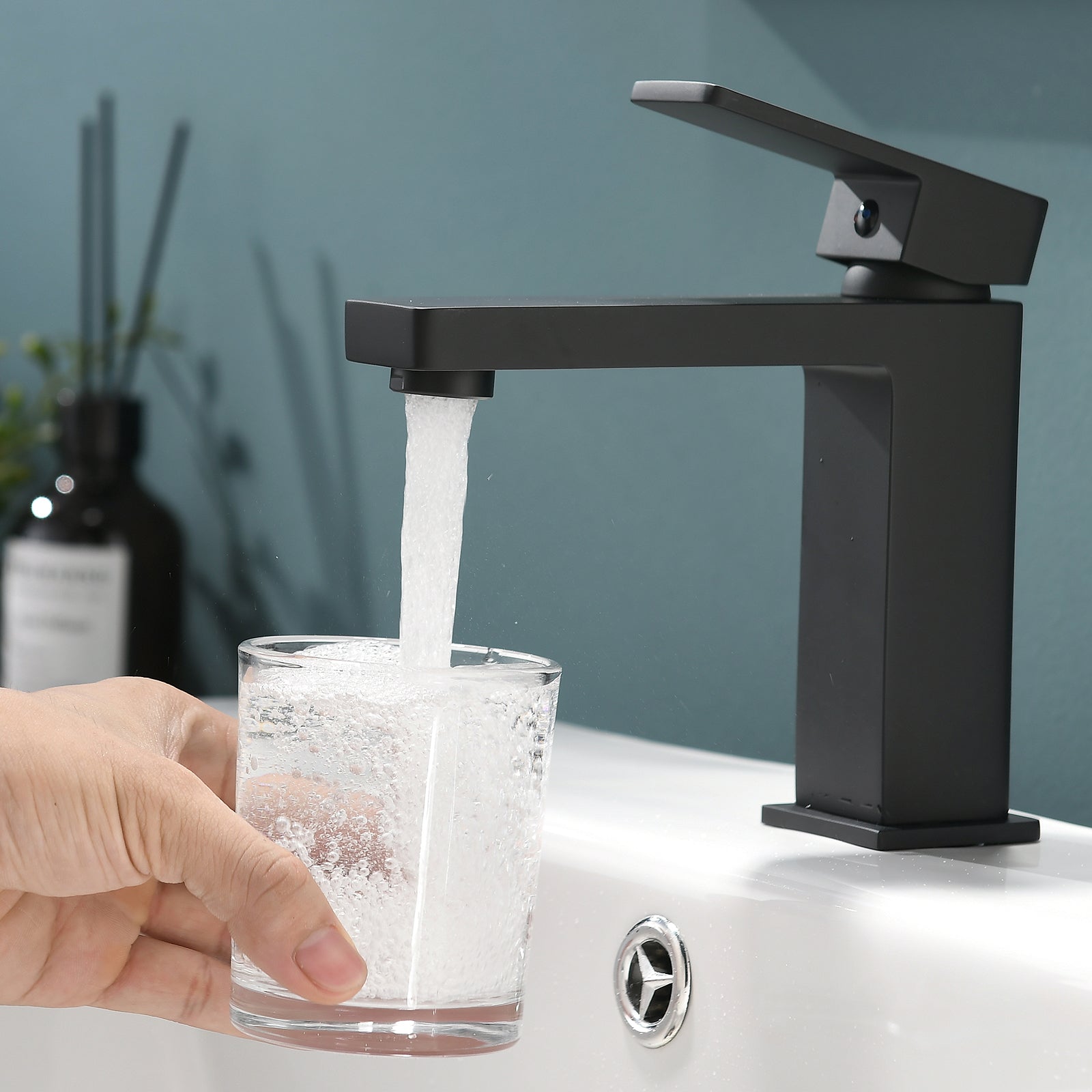 Black Bathroom Faucet: Brushed Black Modern Design