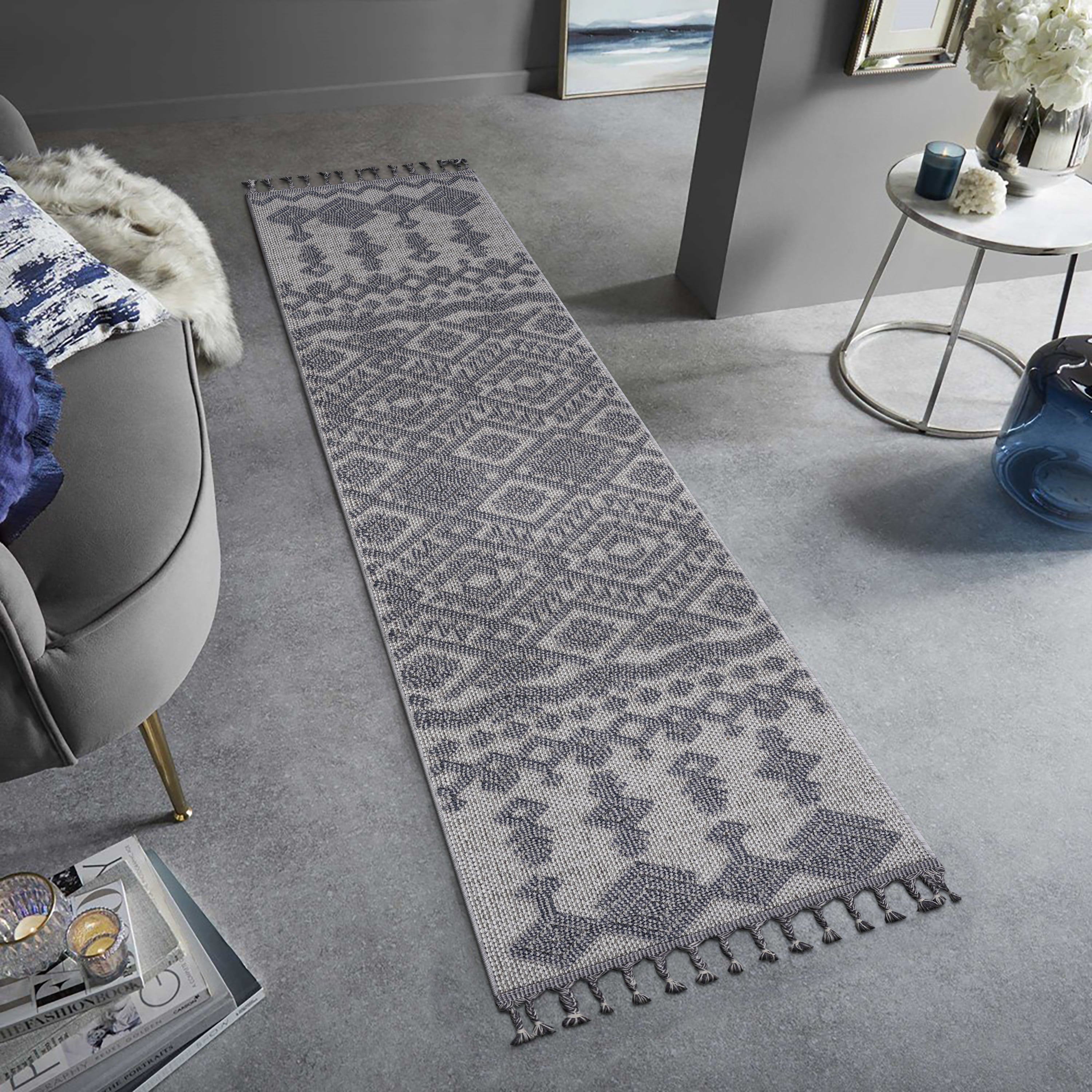 NAAR Guros Rug: 2x8 White/Gray Indoor/Outdoor